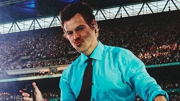 Harry Styles Breaks Guinness World Record for Longest Wembley Run